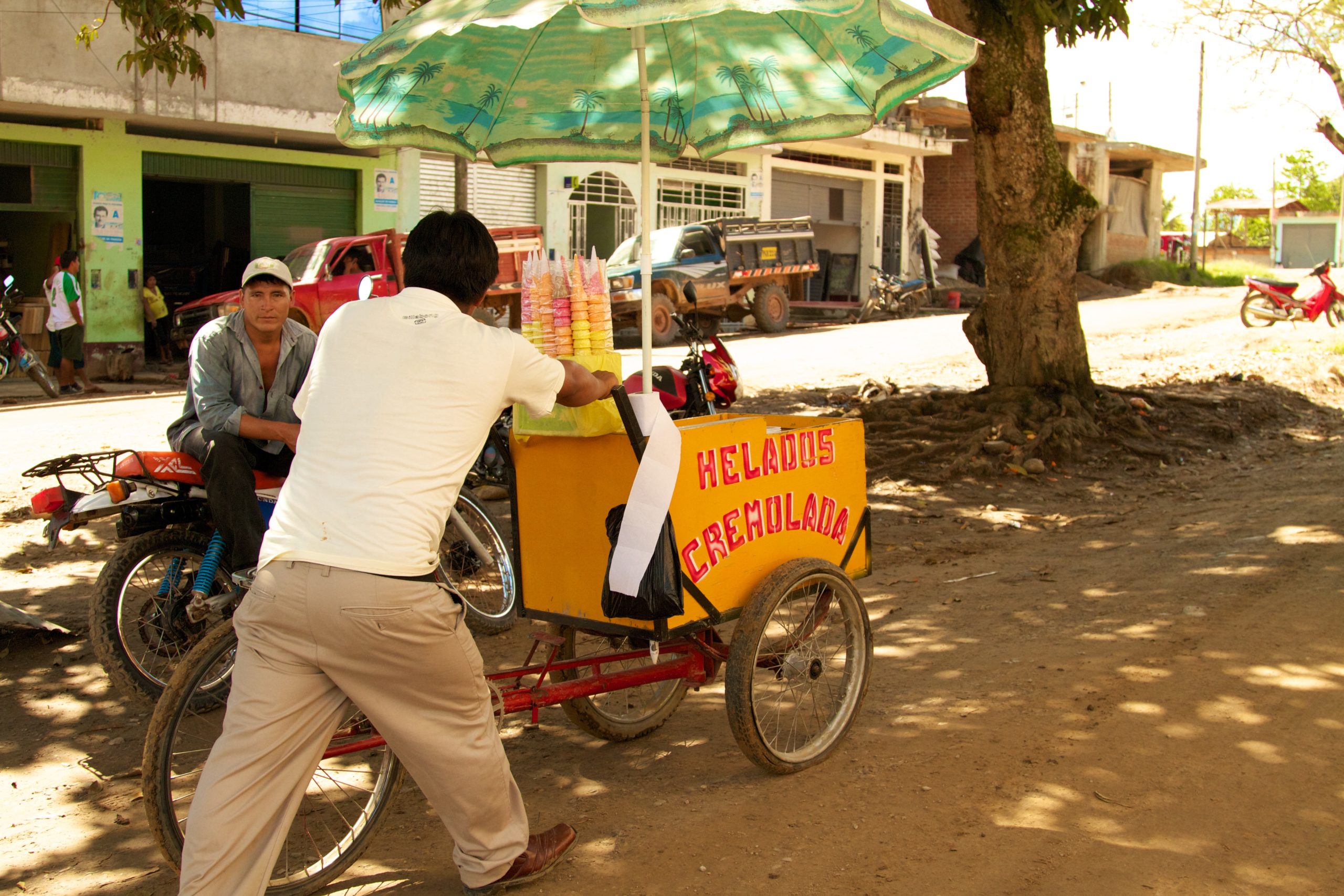 Vendiendo helados en las calles de San Martín
