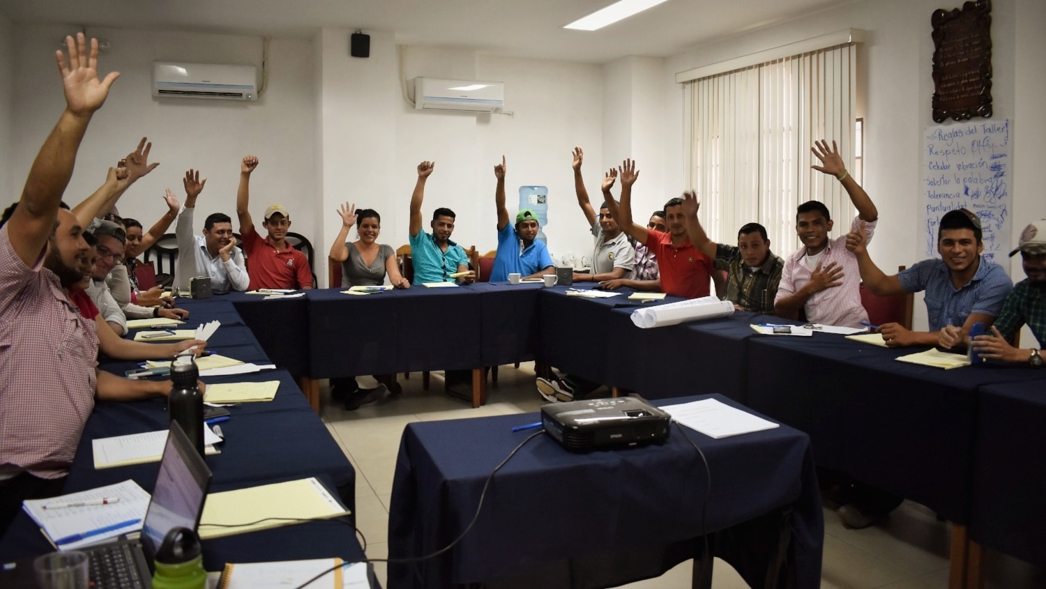 At the end of the workshop, we asked the participants from El Polo whether now they saw entrepreneurship in themselves. Everyone raised their hand "yes!"